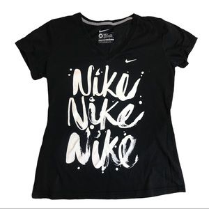 Nike Graphic Logo T shirt V Neck Spellout Medium
